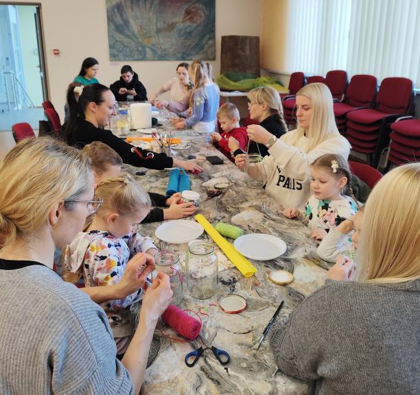 Šeimų šeštadienis bibliotekoje: rudeninio žibinto dirbtuvės